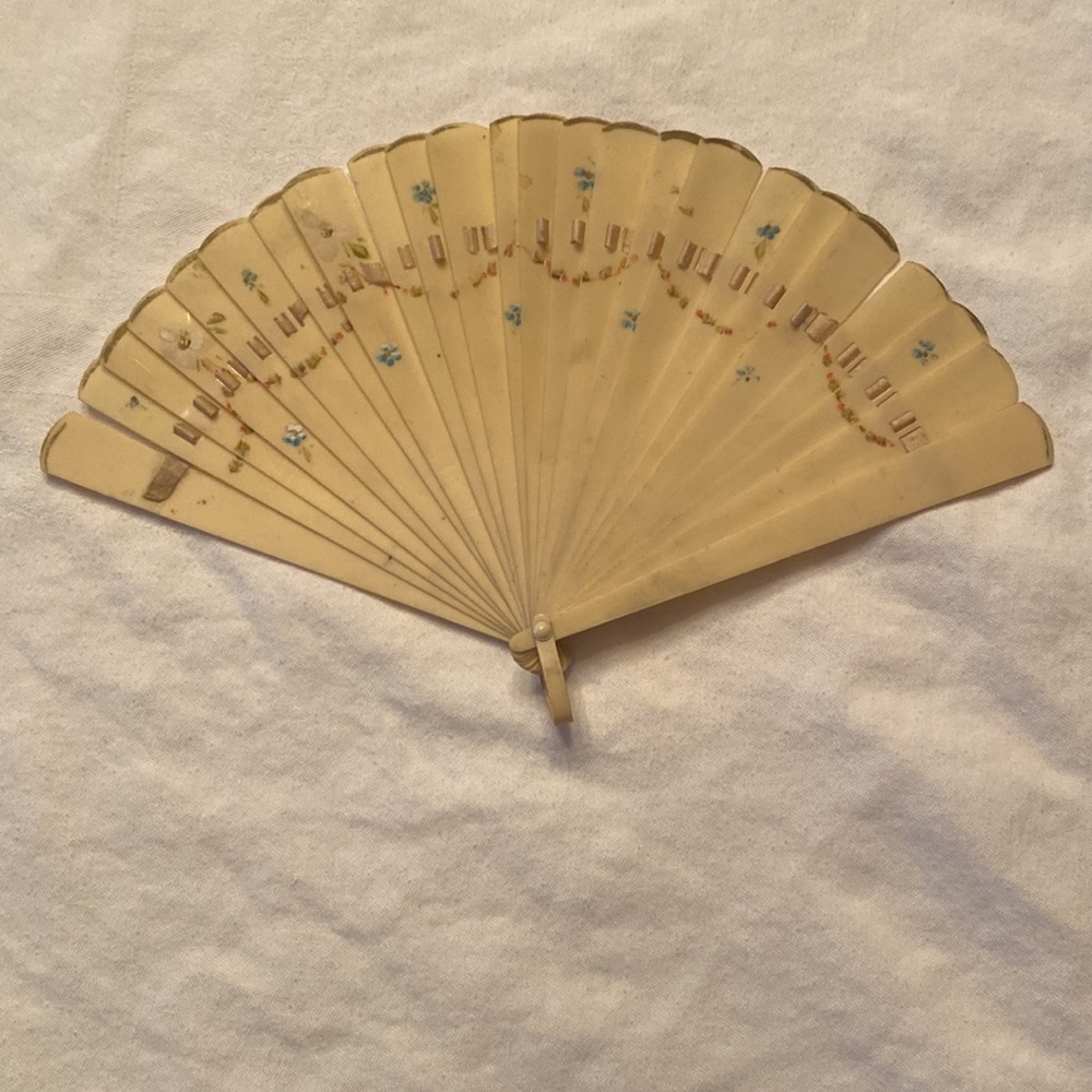 Vintage Art Deco ribbon fan